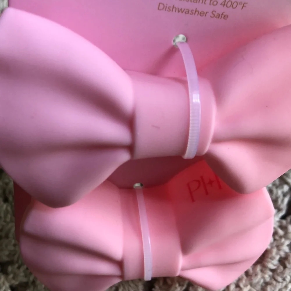 Paris Hilton Pink Silicone Bow Silicone Pot Handle Grips, 2-Pack